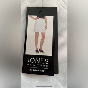 Jones New York White Short  Skirt Size M